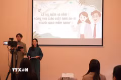 Lễ kỷ niệm 43 năm Ngày Nhà giáo Việt Nam do Hội sinh viên Việt Nam tại Nga tổ chức. (Ảnh: Trần Hải/TTXVN)