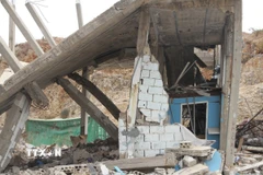 Ngôi nhà bị phá hủy sau cuộc không kích của Israel xuống thị trấn Aitaroun, miền Nam Liban ngày 13/11/2025. (Ảnh: THX/TTXVN)