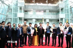 Các doanh nghiệp và cá nhân được vinh danh tại sự kiện. (Ảnh: Khánh Vân/TTXVN)