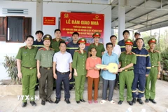 Đến nay, toàn bộ 6 căn nhà Quang Trung trên địa bàn phường Hàm Thắng đã được xây dựng hoàn thành và bàn giao cho người dân sử dụng (sớm hơn 10 ngày so với kế hoạch đề ra). (Ảnh: Hồng Hiếu/TTXVN)