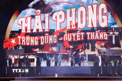 "Khúc tráng ca trung dũng, quyết thắng" tái hiện lịch sử hào hùng của thành phố Hải Phòng tại Lễ kỷ niệm 70 năm Ngày giải phóng Hải Phòng năm 2025. (Ảnh: Lâm Khánh/TTXVN)