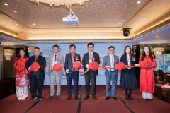 Cắt băng khai mạc thành lập Khuôn viên chuỗi cung ứng Điện tử TVT-Ninh Bình. (Ảnh: Vietnam+)