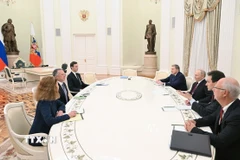 Tổng thống Nga Vladimir Putin trong cuộc gặp với đặc phái viên của Tổng thống Mỹ, ông Steve Witkoff và ông Jared Kushner tại Moskva ngày 2/12/2025. (Ảnh: AA/TTXVN)