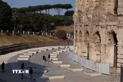 Trời nắng nóng gay gắt tại Rome, Italy. (Ảnh: THX/TTXVN phát)
