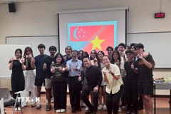 Tiết học khép lại với lời chào Hello Việt Nam. (Ảnh: Đỗ Vân/TTXVN)