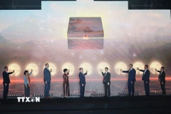 Các đại biểu thực hiện nghi lễ khai mạc FESTIVAL Thu Hà Nội lần thứ 3. (Ảnh: Hoàng Hiếu/TTXVN)