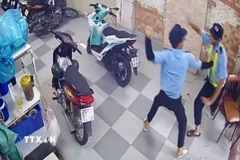 Hình ảnh xô xát giữa Dương Thành Lập và anh M.H.K được camera của quán ghi lại. (Ảnh: TTXVN phát)