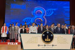Đại diện của 28 quốc gia và vùng lãnh thổ tham dự Trại hè Khoa học Hong Kong, trong đó có đại diện Việt Nam. (Ảnh: Lê Anh/TTXVN)