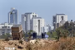 Hệ thống phòng thủ tên lửa Vòm Sắt được triển khai gần Tel Aviv, Israel. (Nguồn: THX/TTXVN)