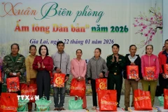 Chương trình “Xuân Biên phòng-Ấm lòng dân bản” diễn ra với nhiều hoạt động ý nghĩa. (Ảnh: Đình Quân/TTXVN)