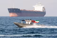 Hải quân Iran hộ tống tàu chở dầu vào lãnh hải 