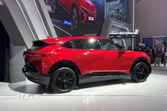 Mẫu xe Vinfast VF7 được giới thiệu tại GIIAS 2025. (Ảnh: Minh Thái/PV TTXVN tại Indonesia)