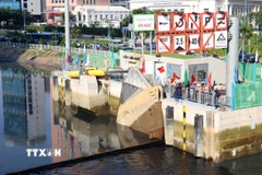 Cống ngăn triều Bến Nghé được tái vận hành, tái khởi động dự án ngăn triều. (Ảnh: Hồng Đạt/TTXVN)