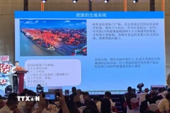 Lãnh đạo Sở Tài chính Hải Phòng giới thiệu về tiềm năng đầu tư tại Hải Phòng. (Ảnh: Minh Thu/TTXVN)