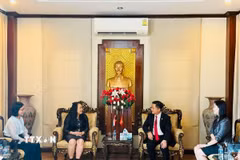Quang cảnh buổi làm việc giữa Tổng Lãnh sự Việt Nam tại Khon Kaen Đinh Hoàng Linh với đoàn đại biểu Đại học Khon Kaen. (Ảnh: TTXVN phát)