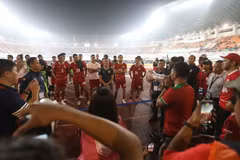 Tuyển thủ Indonesisa cúi đầu thành khẩn xin lỗi người hâm mộ xứ vạn đảo