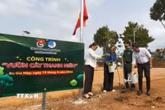 Công trình “Vườn cây thanh niên” tại khu vực công viên xã. (Ảnh: K GỬIH/TTXVN)