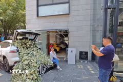 Du khách chụp ảnh tại Lễ hội Hoa và Vườn nghệ thuật FIJA ở thủ đô Mexico City nhân dịp các hoạt động văn hóa và du lịch được tổ chức trước thềm World Cup 2026. (Ảnh: Phương Lan/TTXVN)