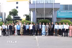 Hơn 50 nhà báo quốc tế đến từ Lào, Campuchia và Thái Lan thăm Hải Phòng. (Ảnh: Hoàng Ngọc/TTXVN)