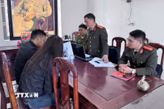 Trường hợp V.X.H làm việc với cơ quan công an. (Ảnh: TTXVN phát)