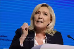 Bà Marine Le Pen phát biểu trong cuộc vận động tranh cử Tổng thống Pháp ở Paris ngày 10/4/2022. (Ảnh tư liệu: THX/TTXVN)