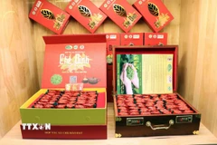 Đa dạng mẫu mã, sản phẩm chè được sản xuất đáp ứng nhu cầu người tiêu dùng. (Ảnh: Trần Trang/TTXVN)