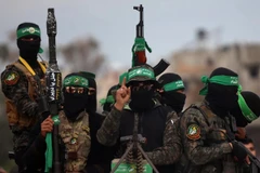 Các tay súng Hamas. (Ảnh: NurPhoto)