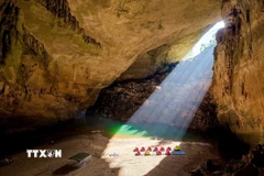 Phía trong hang động Sơn Đoòng. (Ảnh: Hoàng Trung/TTXVN)