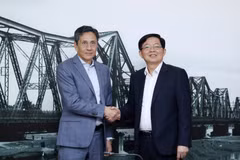 Phó Thủ tướng Hồ Quốc Dũng tiếp xã giao Chủ tịch Công ty FS Finance Suisse AG, Thụy Sĩ. (Ảnh: VGP)