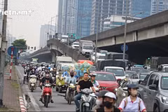 Người dân hối hả rời Thủ đô trước kỳ nghỉ lễ 30/4, nhiều "cửa ngõ" ùn ứ kéo dài