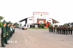 Lễ đón hài cốt liệt sỹ và Đội K72 đã hoàn thành nhiệm vụ tìm kiếm, quy tập hài cốt liệt sỹ tại Campuchia về nước. (Ảnh: K GỬIH/TTXVN)