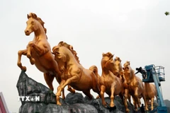 Cụm biểu tượng 8 linh vật ngựa. (Ảnh: Văn Đức/TTXVN)