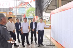 Danh sách cử tri, ứng cử viên đại biểu Quốc hội khóa XVI và đại biểu Hội đồng Nhân dân các cấp nhiệm kỳ 2026-2031 được niêm yết đầy đủ tại các thôn, bản, nhà văn hóa xã tỉnh Tuyên Quang. (Ảnh: Hoàng Hải/TTXVN)