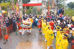 Lễ hội cướp bông ném chài được tổ chức hàng năm tại đền Vân Luông thể hiện đạo lý uống nước nhớ nguồn và gắn với tín ngưỡng thờ cúng Hùng Vương. (Nguồn: TTXVN)