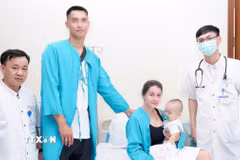 Sức khỏe bệnh nhi ổn định sau khi được gắp dị vật ra thành công. (Ảnh: TTXVN phát)