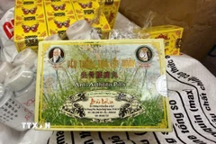 Các sản phẩm thuốc đông y giả của nhóm đối tượng sản xuất. (Ảnh: TTXVN phát)