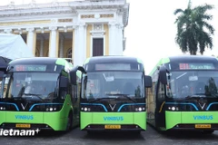 Tuyến buýt điện miễn phí E11 kết nối Yên Phụ-Bờ Hồ-Lăng Bác đi qua nhiều địa danh du lịch của Hà Nội. (Ảnh: Việt Hùng/Vietnam+)