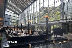 Không gian uống trà chiều sang trọng và lãng mạn của Gajoen. (Ảnh: Nguyễn Tuyến/TTXVN)