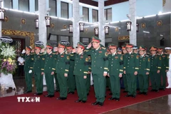 Đoàn đại biểu Quân ủy Trung ương viếng Đại tướng Lê Văn Dũng. (Ảnh: Xuân Khu/TTXVN)