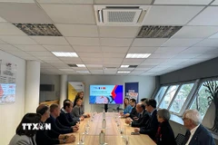 Đoàn công tác Đại sứ quán Việt Nam tại Pháp do Đại sứ Đinh Toàn Thắng dẫn đầu làm việc với Hiệp hội Doanh nghiệp vùng Pyrénées-Orientales. (Ảnh: Đào Dũng/TTXVN)