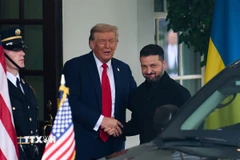 Chiều 18/8/2025, Tổng thống Mỹ Donald Trump (thứ 2, trái) đã có cuộc gặp với Tổng thống Ukraine Volodymyr Zelensky (phải) tại Nhà Trắng để thảo luận về những vấn đề then chốt liên quan đến việc kết thúc cuộc xung đột Nga-Ukraine. (Nguồn: THX/TTXVN)