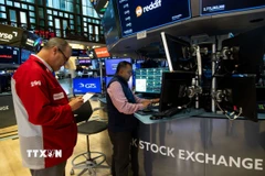 Giao dịch viên tại Sàn chứng khoán New York, Mỹ. (Ảnh: THX/TTXVN) 