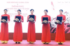 Ban Tổ chức giới thiệu bộ vương miện chính thức của Miss Heritage Global 2026. (Ảnh: Báo Đà Nẵng)