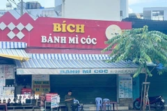 Tiệm Bánh mỳ cóc cô Bích tại địa chỉ 112A Nguyễn Thái Sơn đã tạm ngừng kinh doanh sau khi nhiều người nhập viện do ngộ độc thực phẩm. (Ảnh: Đinh Hằng/TTXVN)