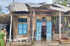Căn nhà của người dân ở ấp Phước Ninh, xã Vĩnh Phước, tỉnh Cà Mau bị thiệt hại do giông lốc. (Ảnh: TTXVN phát)