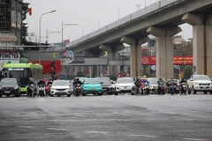 Người dân trở lại Hà Nội sau dịp nghỉ Tết, nhiều tuyến đường ùn tắc kéo dài