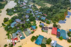 Ngập lụt trên diện rộng ở các phường Hà Giang 1, 2 (Tuyên Quang). (Ảnh: TTXVN phát)