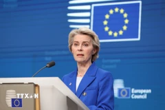 Chủ tịch Ủy ban châu Âu Ursula von der Leyen phát biểu tại cuộc họp báo ở Brussels, Bỉ. (Ảnh: THX/TTXVN)