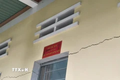 Vụ nổ dưới lòng đất tại xã Ia Rsai, tỉnh Gia Lai chưa xác định được nguyên nhân, khiến nhiều nhà công vụ và nhà dân bị nứt tường ngang, dọc. (Ảnh: Hồng Điệp/TTXVN)