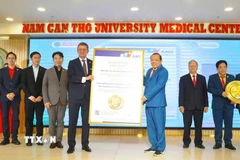 Bệnh viện Đại học Nam Cần Thơ đón nhận kiểm định chất lượng theo tiêu chuẩn Hoa Kỳ AACI (American Accreditation Commission International). (Ảnh: Ánh Tuyết/TTXVN)